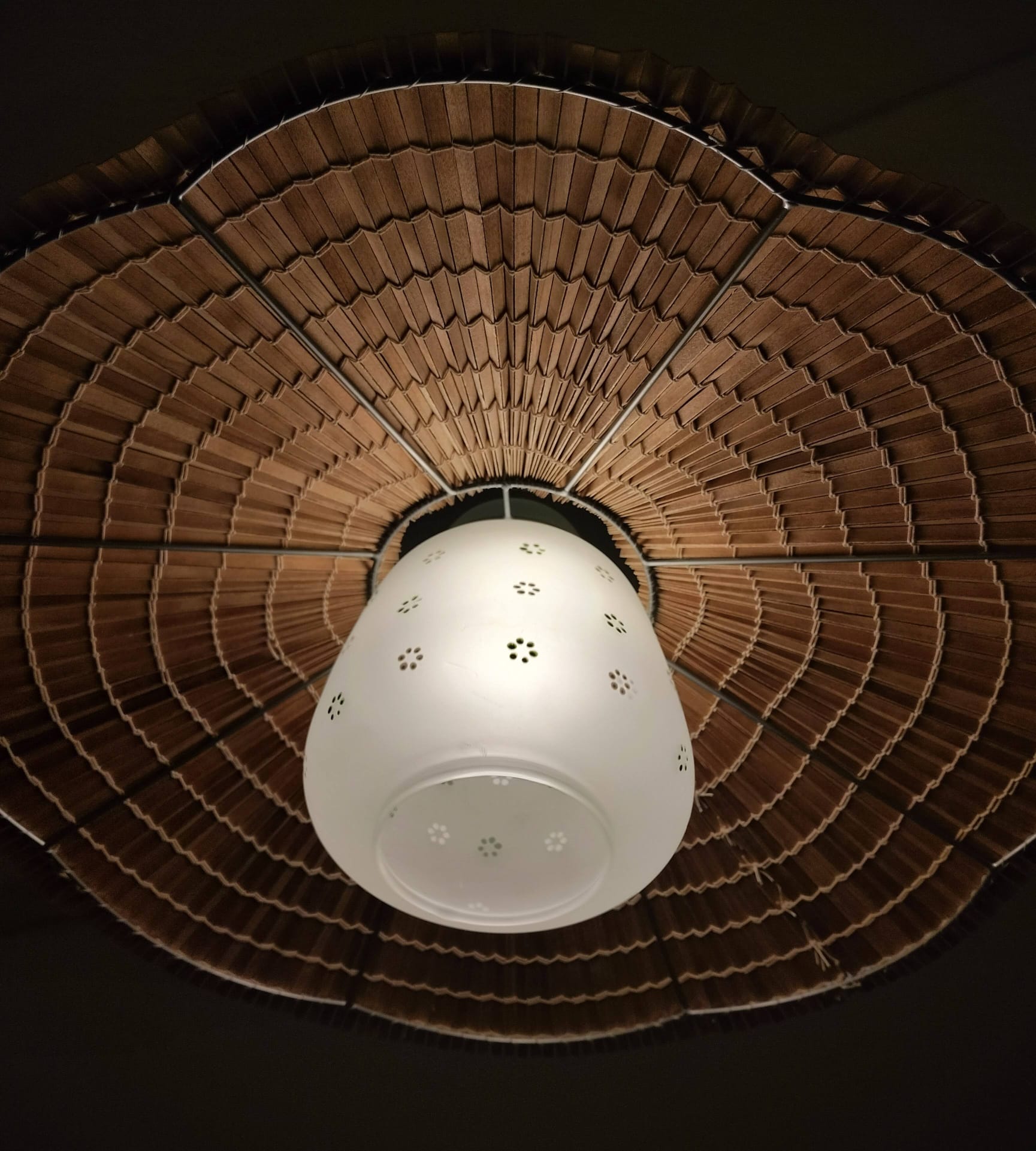 Radial slat geometry – handcrafted structure